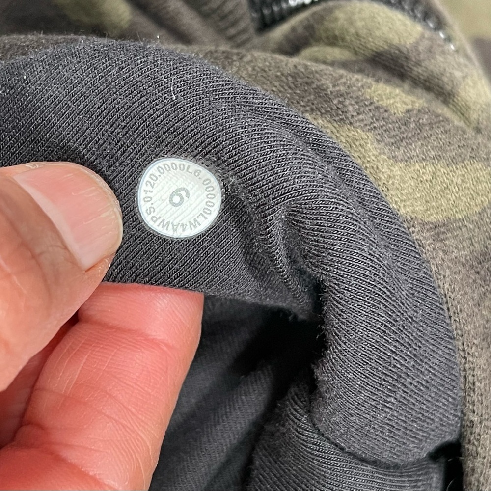 Lululemon Scuba Hoodie size 6 Camo - Picture 8 of 8